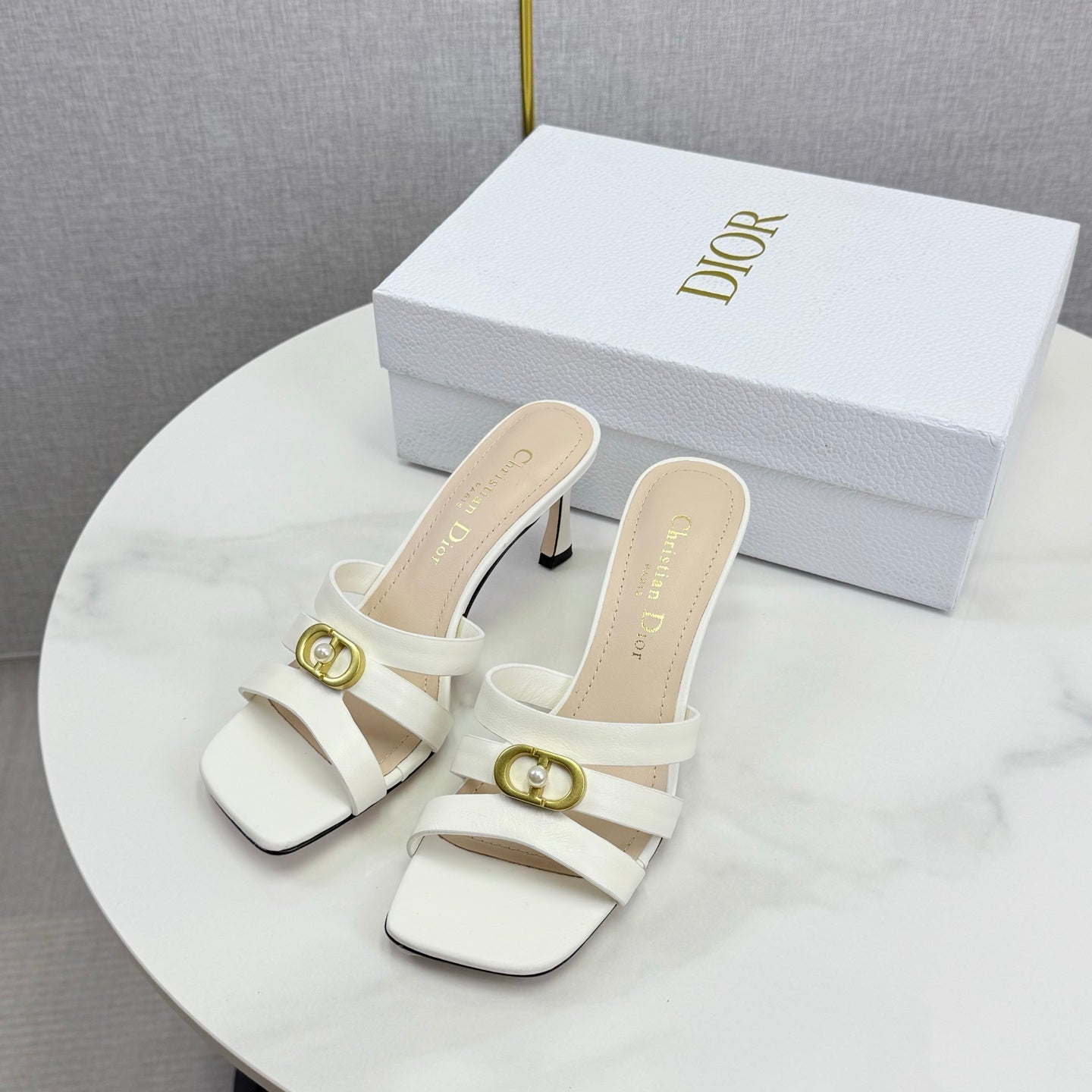DIOR 26S 30 MONTAIGNE HIGH-HEELED IN WHITE CALFSKIN GOLD HARDWARE
