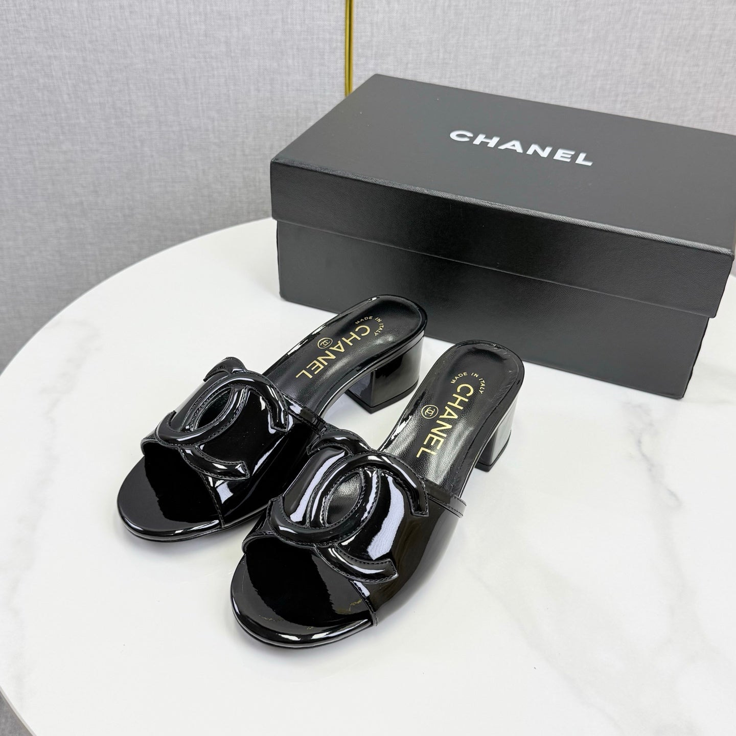 CHANEL 26S BLOCK HEEL SANDALS 40 MM IN BLACK PATENT CALFSKIN