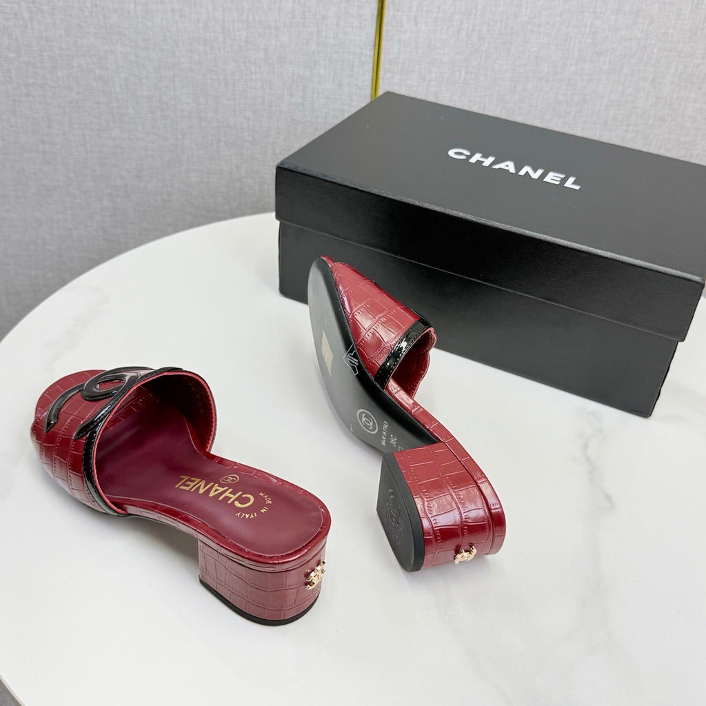 CHANEL 26S BLOCK HEEL SANDALS 40 MM IN RED CROCODILE-EMBOSSED CALFSKIN