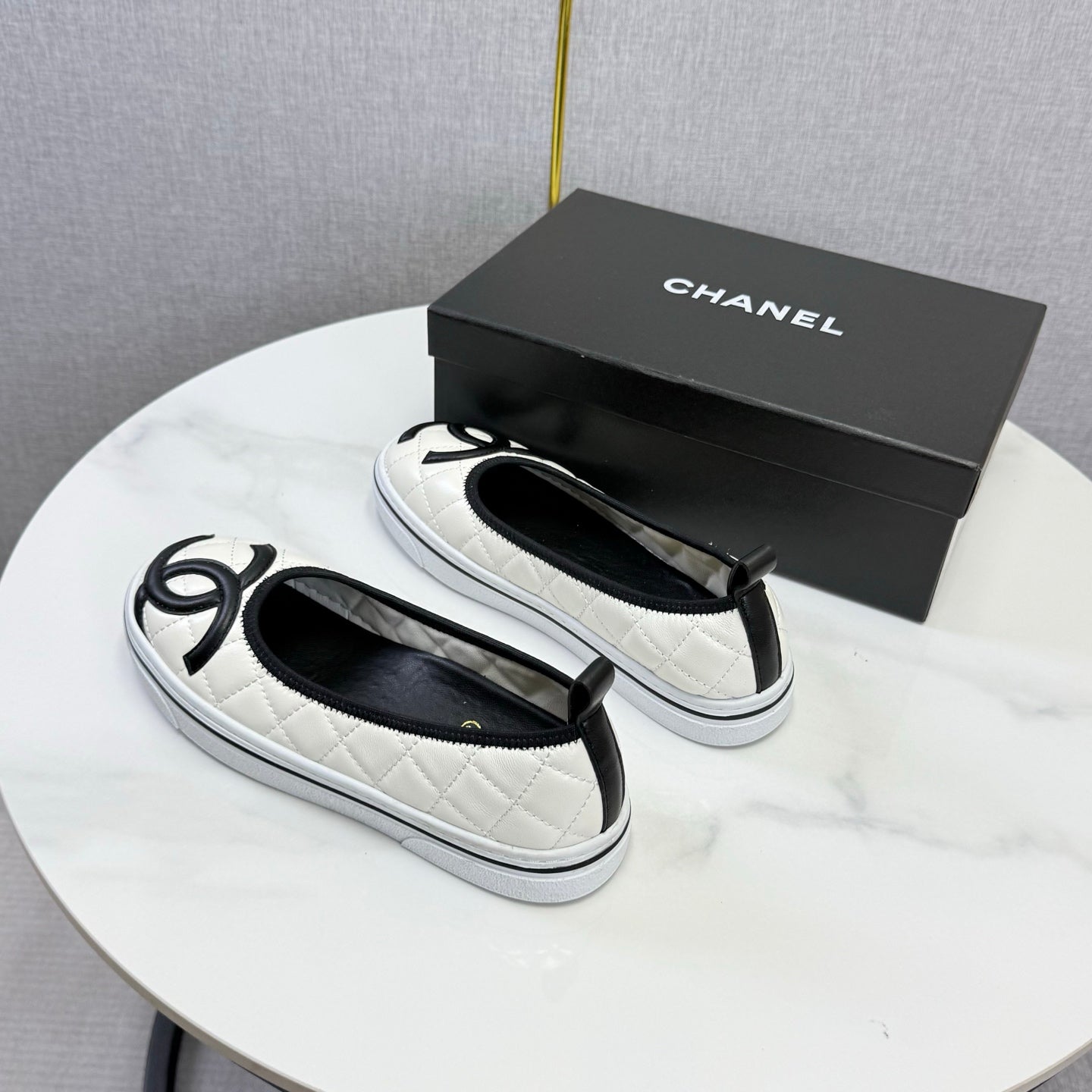 CHANEL 26S CC LOGO SLIP-ON SNEAKERS IN WHITE CALFSKIN