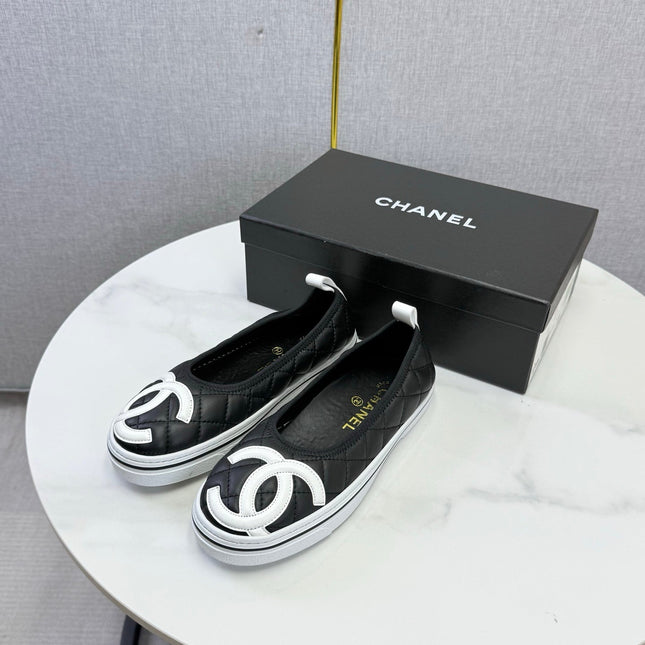 CHANEL 26S CC LOGO SLIP-ON SNEAKERS IN BLACK CALFSKIN