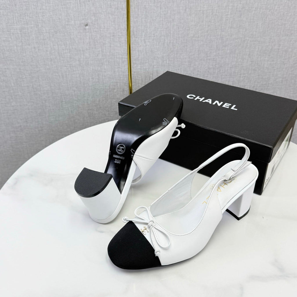 CHANEL 26S SLINGBACK HEELS 45 MM IN WHITE LAMBSKIN AND BLACK FABRIC
