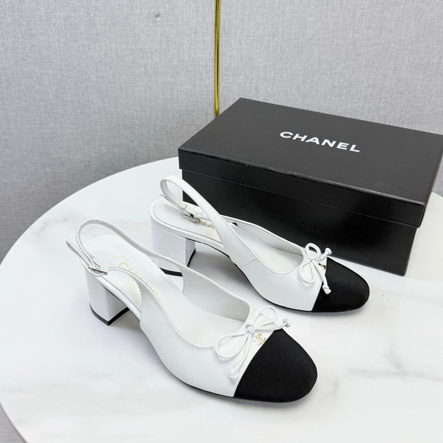 CHANEL 26S SLINGBACK HEELS 45 MM IN WHITE LAMBSKIN AND BLACK FABRIC