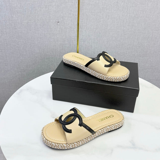 CHANEL 26S PLATFORM SLIDES IN BEIGE LAMBSKIN WITH CC LOGO