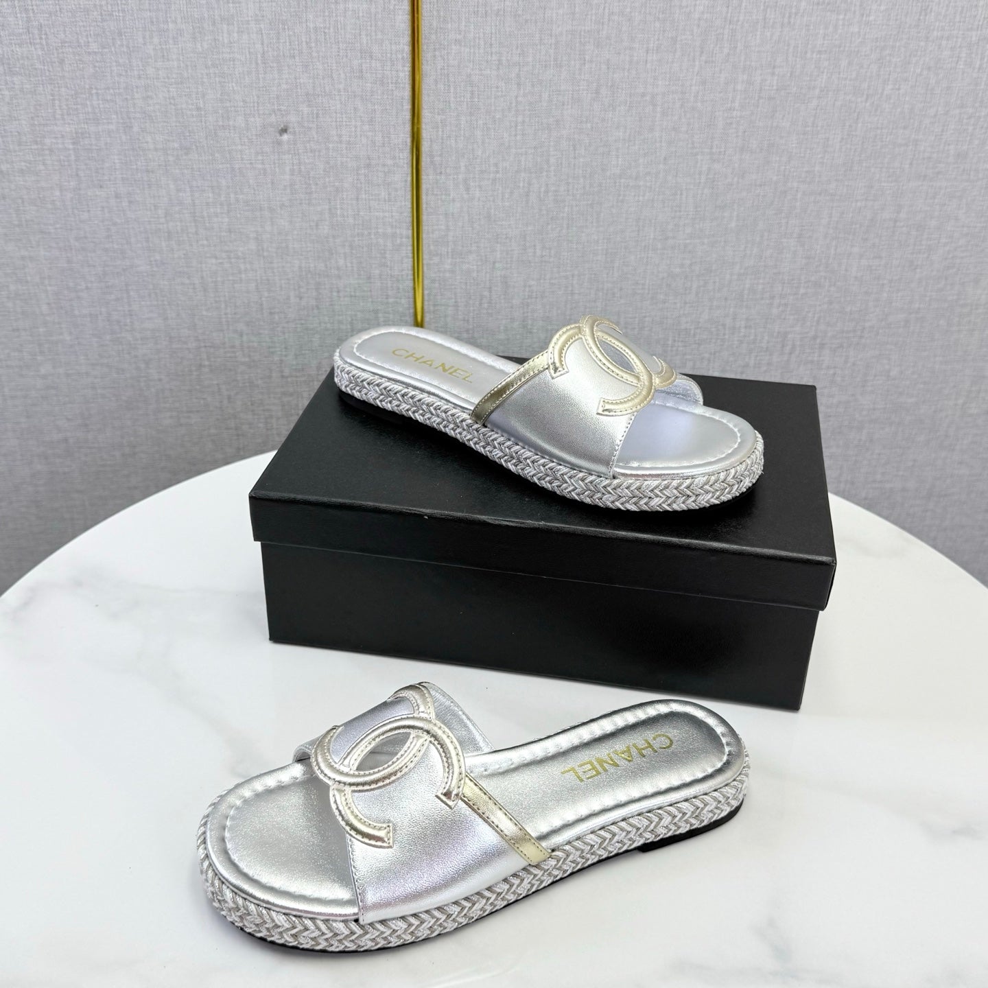 CHANEL 26S PLATFORM SLIDES IN SILVER LAMBSKIN WITH CC LOGO