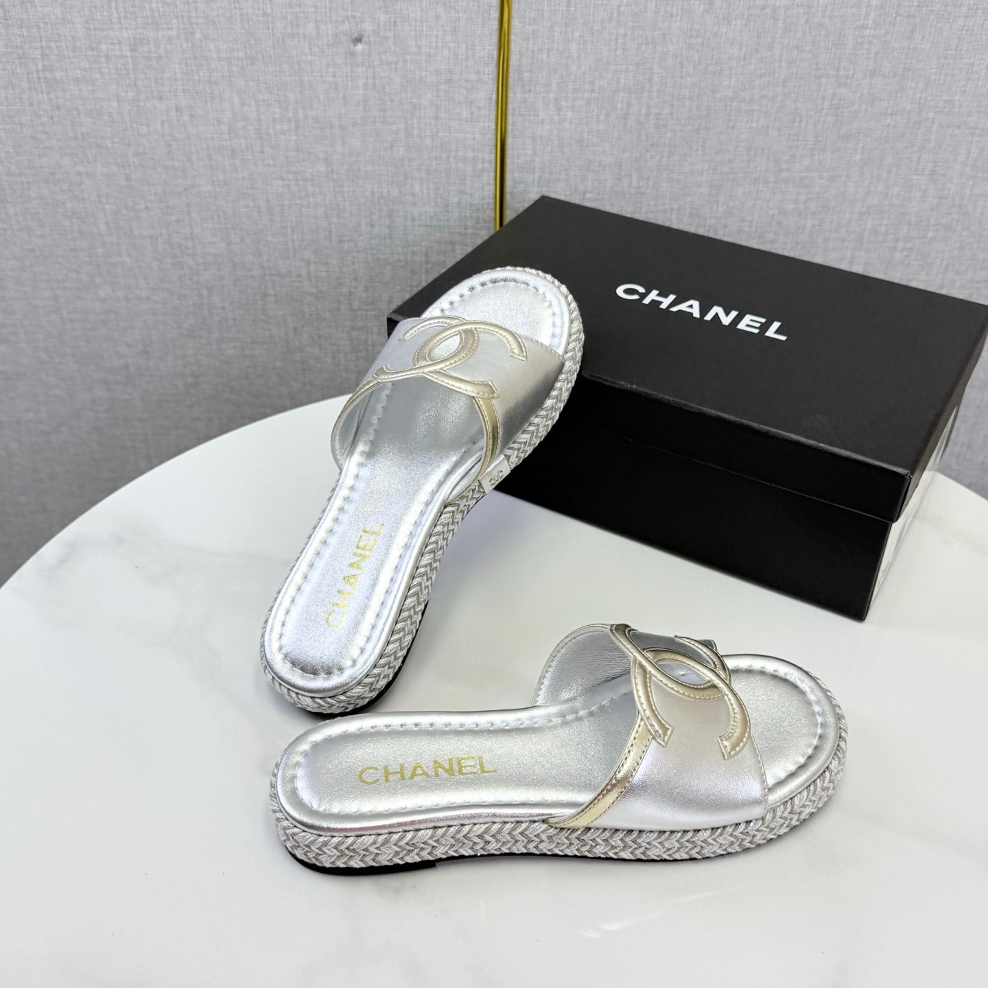 CHANEL 26S PLATFORM SLIDES IN SILVER LAMBSKIN WITH CC LOGO
