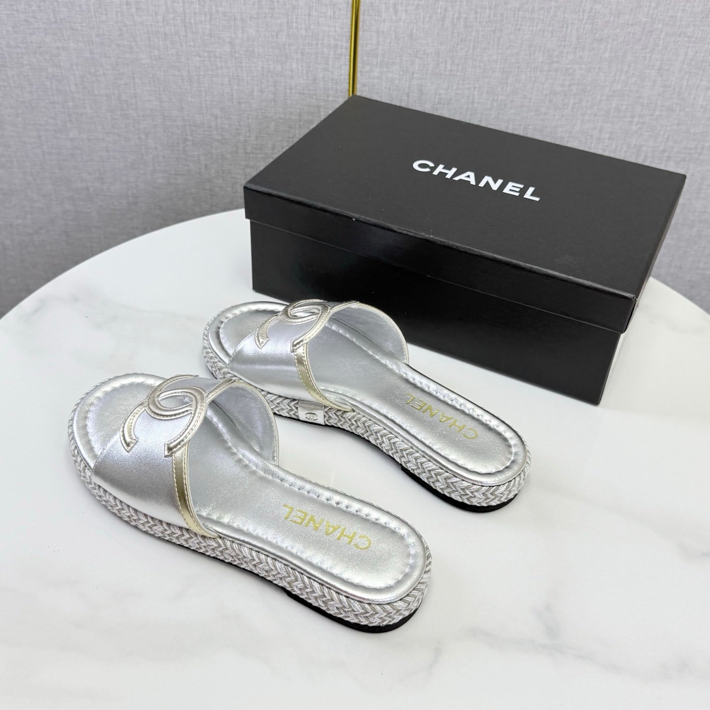 CHANEL 26S PLATFORM SLIDES IN SILVER LAMBSKIN WITH CC LOGO