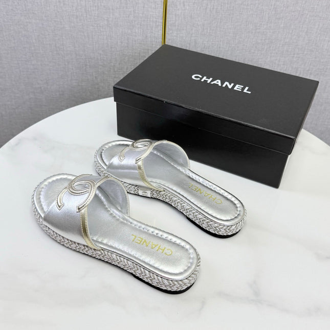 CHANEL 26S PLATFORM SLIDES IN SILVER LAMBSKIN WITH CC LOGO