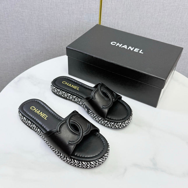 CHANEL 26S PLATFORM SLIDES IN BLACK LAMBSKIN WITH CC LOGO