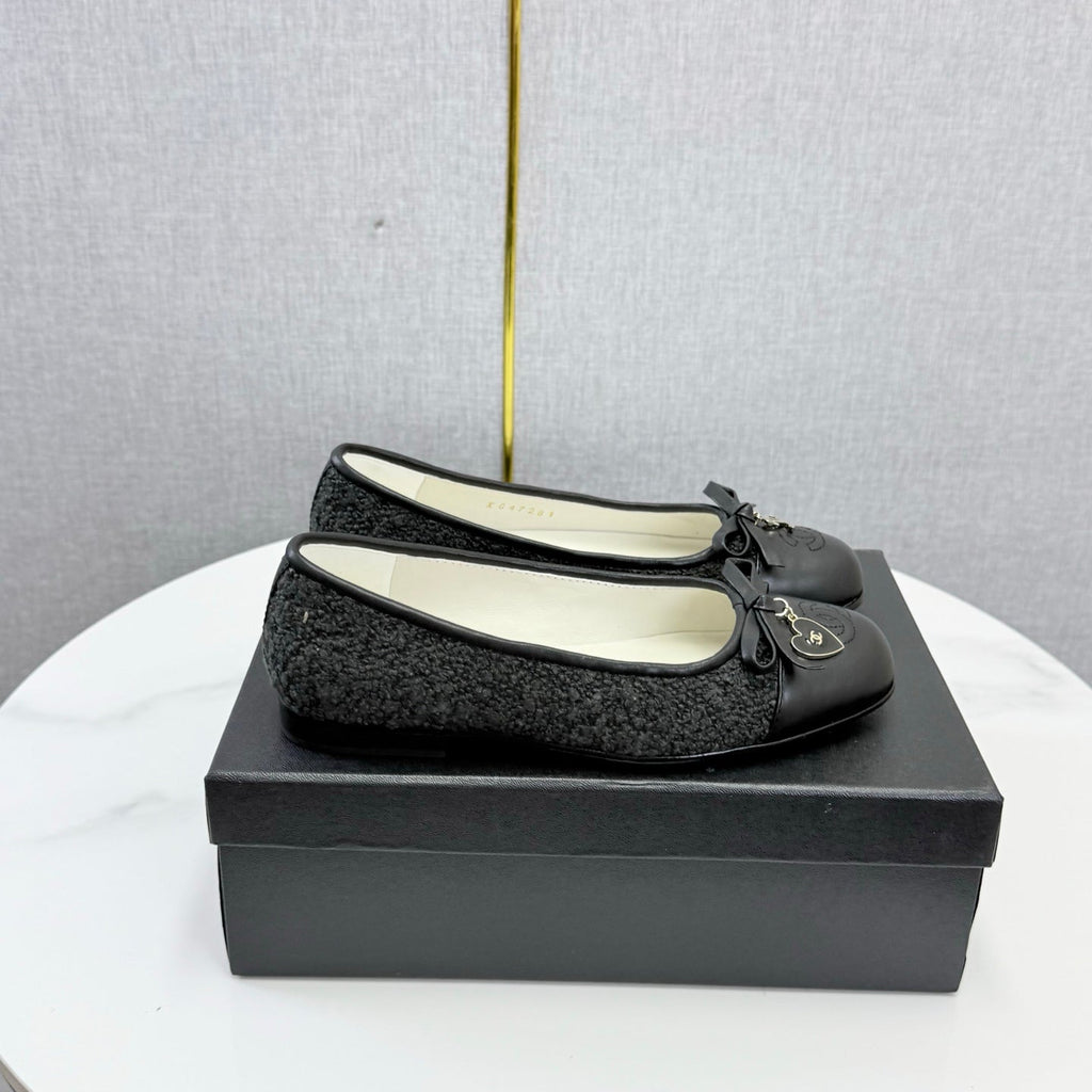 CHANEL 26S BALLET FLATS IN BLACK TWEED AND LAMBSKIN
