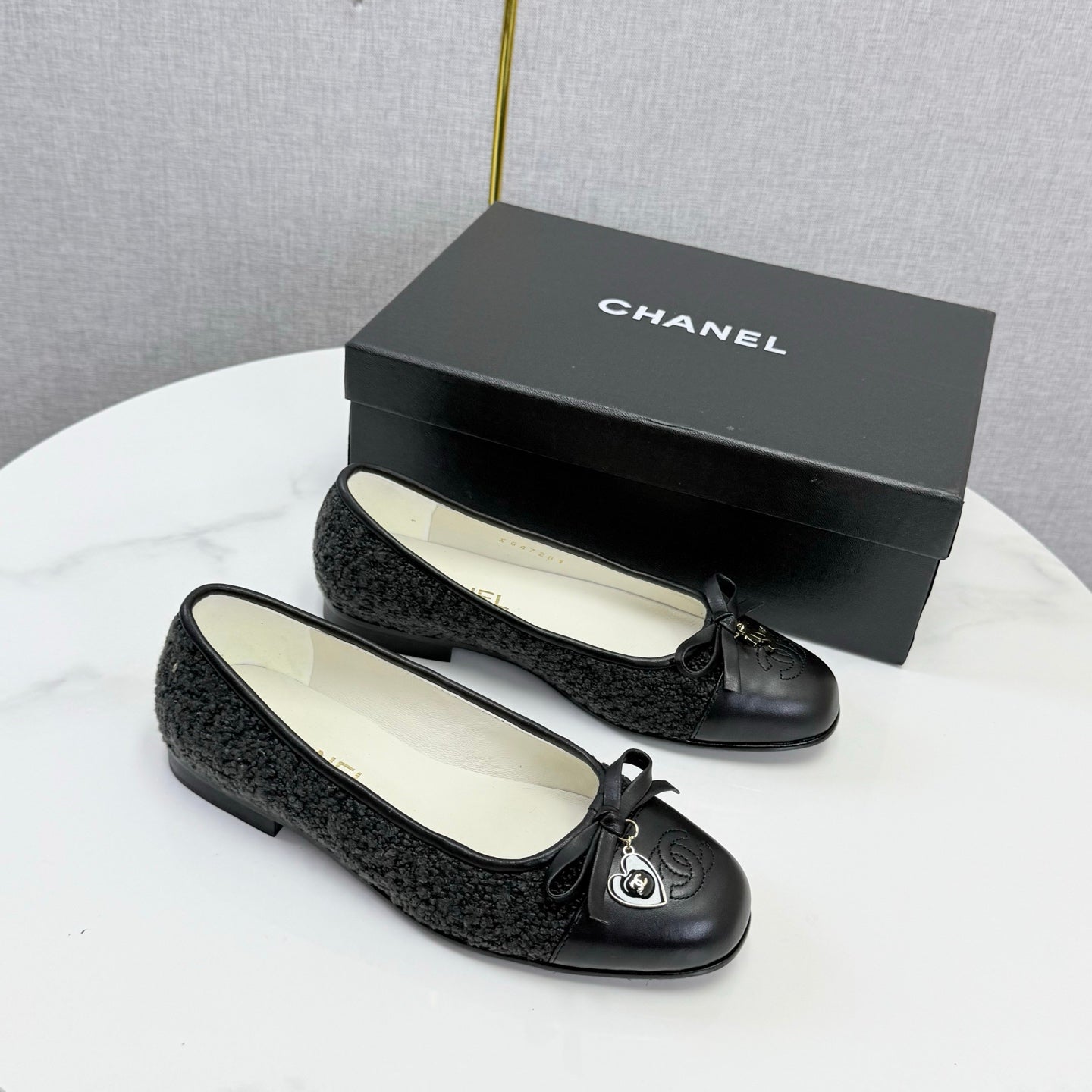 CHANEL 26S BALLET FLATS IN BLACK TWEED AND LAMBSKIN