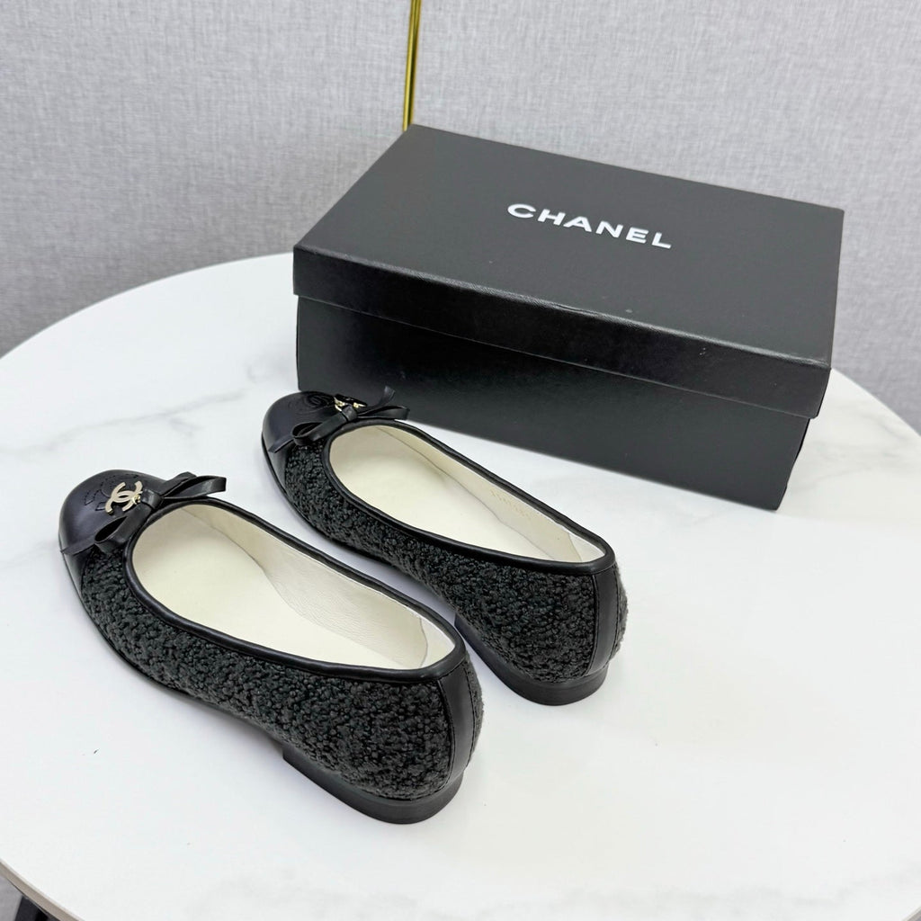 CHANEL 26S BALLET FLATS IN BLACK TWEED AND LAMBSKIN