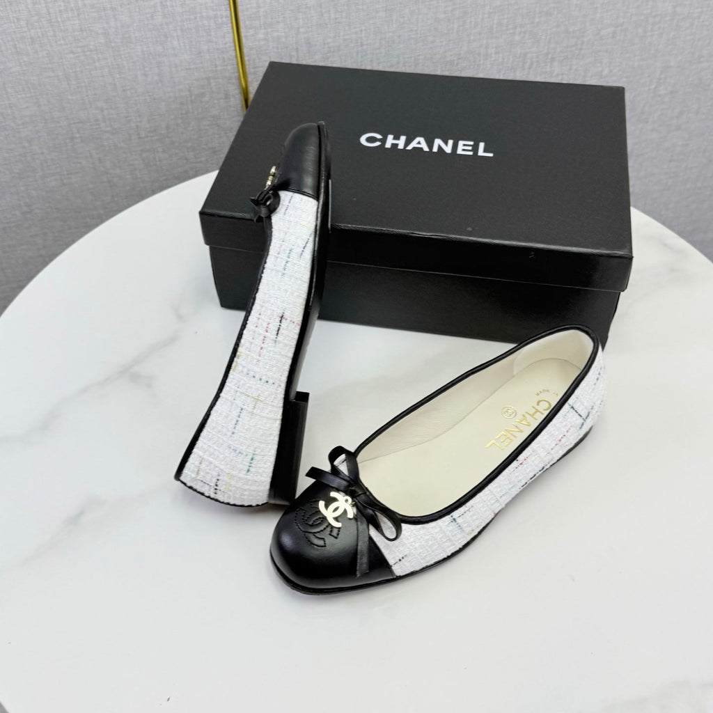 CHANEL 26S BALLET FLATS IN WHITE TWEED AND BLACK LAMBSKIN