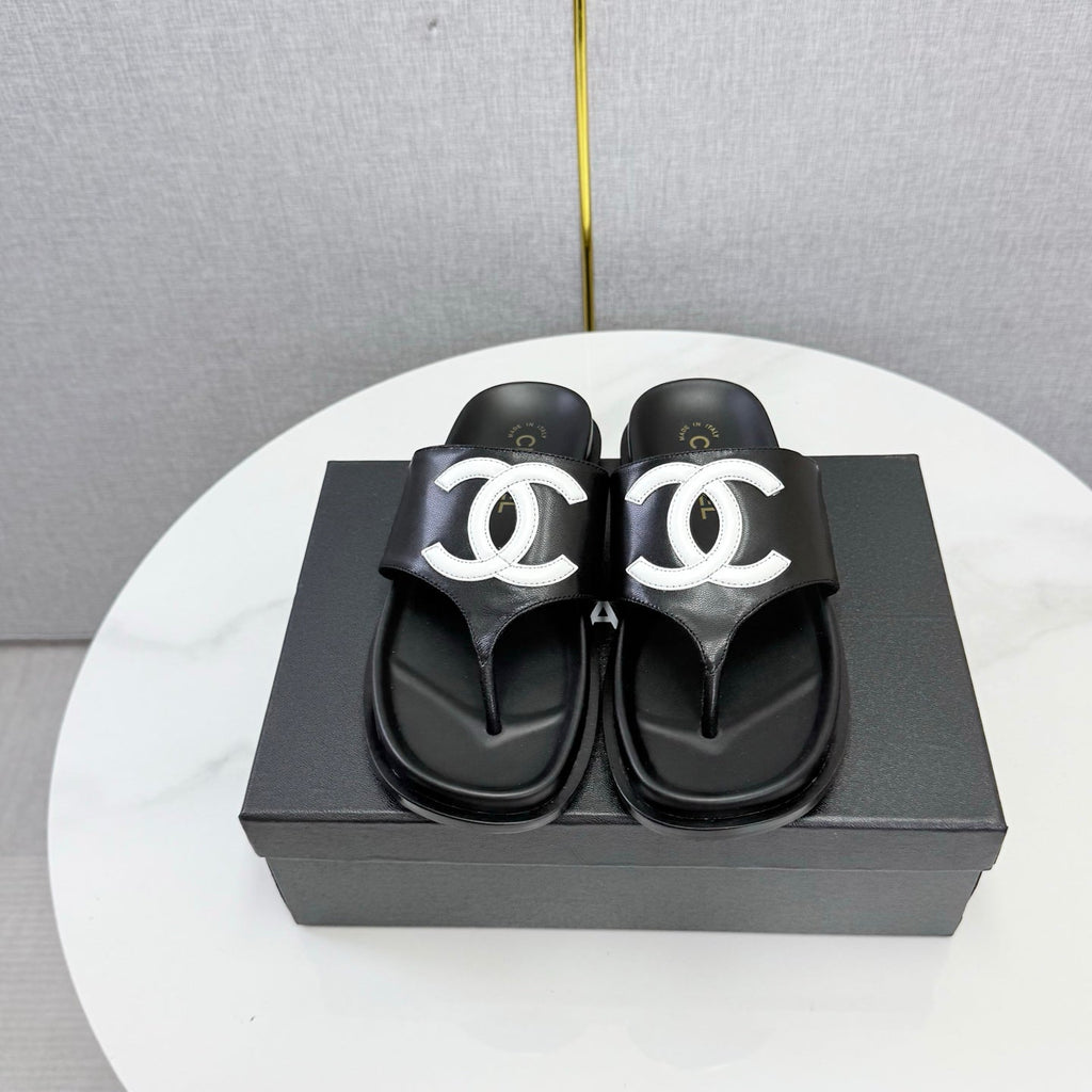 CHANEL 26S CC THONG SLIDES IN BLACK LAMBSKIN