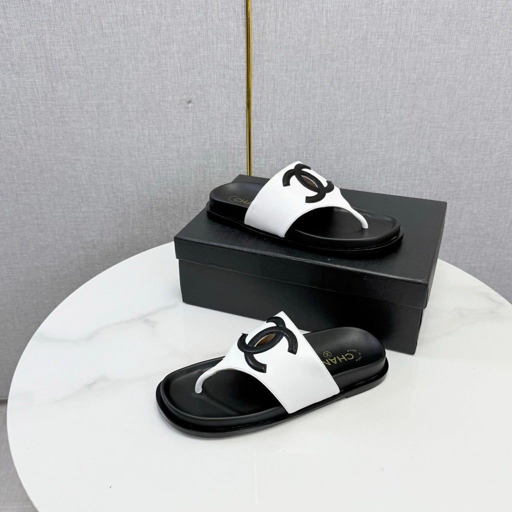 CHANEL 26S CC THONG SLIDES IN WHITE AND BLACK LAMBSKIN