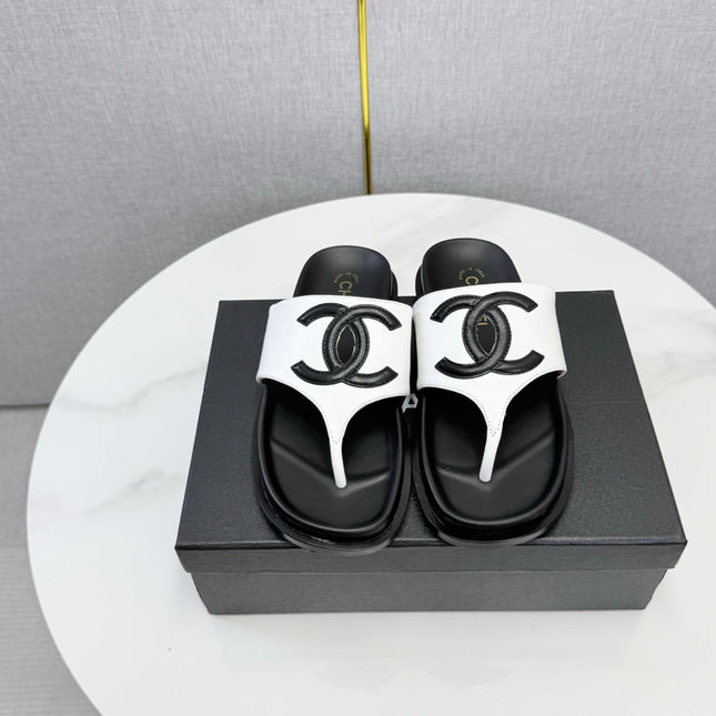 CHANEL 26S CC THONG SLIDES IN WHITE AND BLACK LAMBSKIN