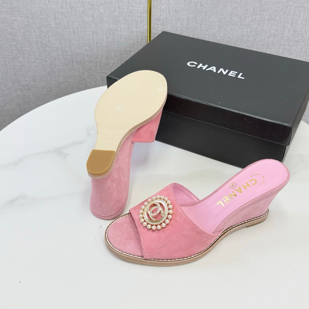 CHANEL 26S WEDGE HEELS IN PINK SUEDE WITH CC PEARL EMBELLISHED