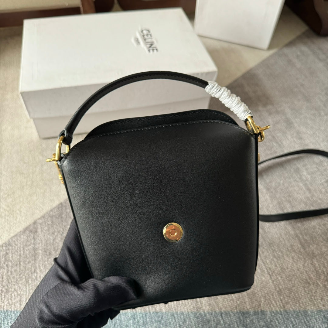 BUCKET MINI 13.5 TRIOMPHE BLACK IN SMOOTH CALFSKIN