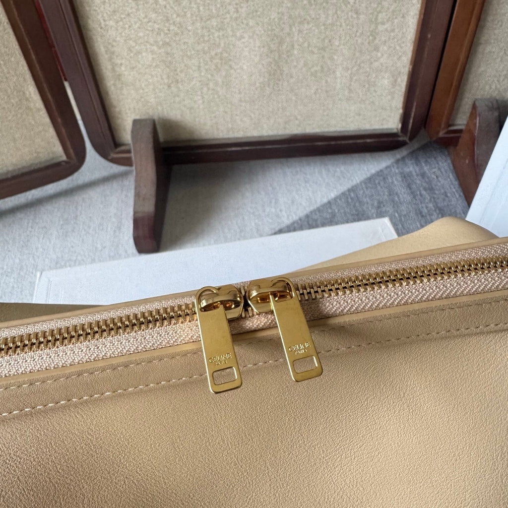 CELINE 26S DOCTOR'S POUCH HANDBAG 35 IN BEIGE CALFSKIN