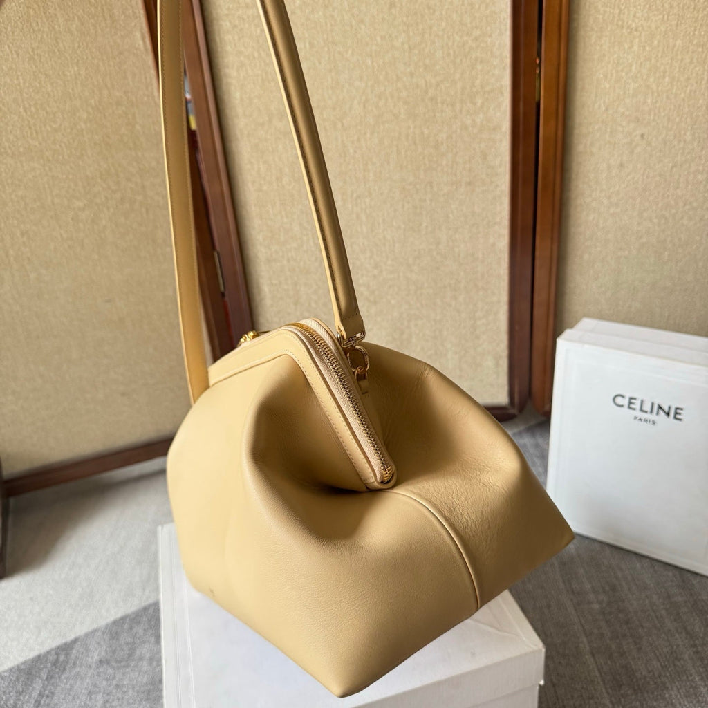 CELINE 26S DOCTOR'S POUCH HANDBAG 35 IN BEIGE CALFSKIN