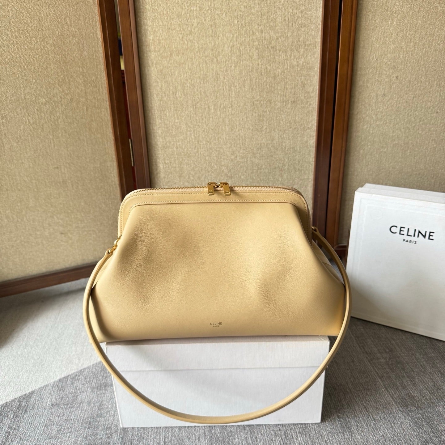 CELINE 26S DOCTOR'S POUCH HANDBAG 35 IN BEIGE CALFSKIN