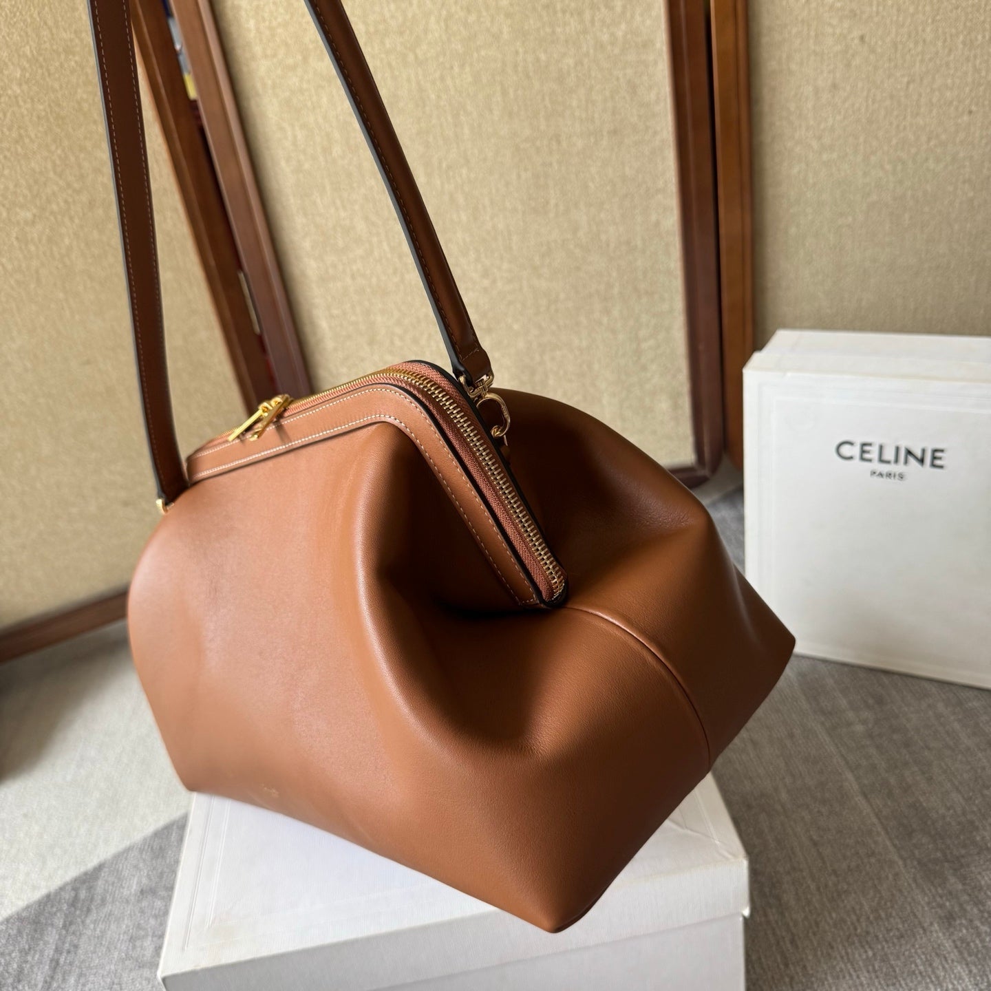 CELINE 26S DOCTOR'S POUCH HANDBAG 35 IN BROWN CALFSKIN
