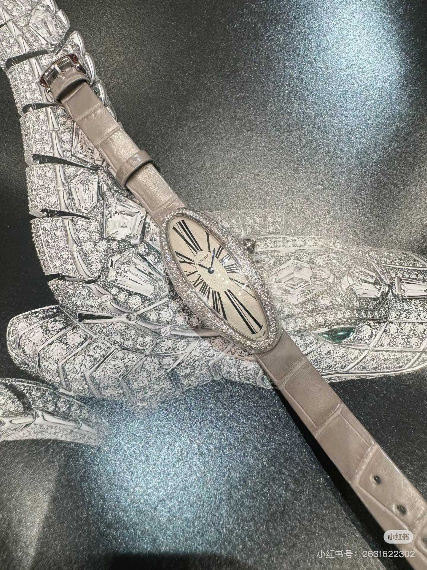 BAIGNOIRE ALLONGÉE WATCH SILVER CASE WITH PASTEL GRAY LEATHER STRAP