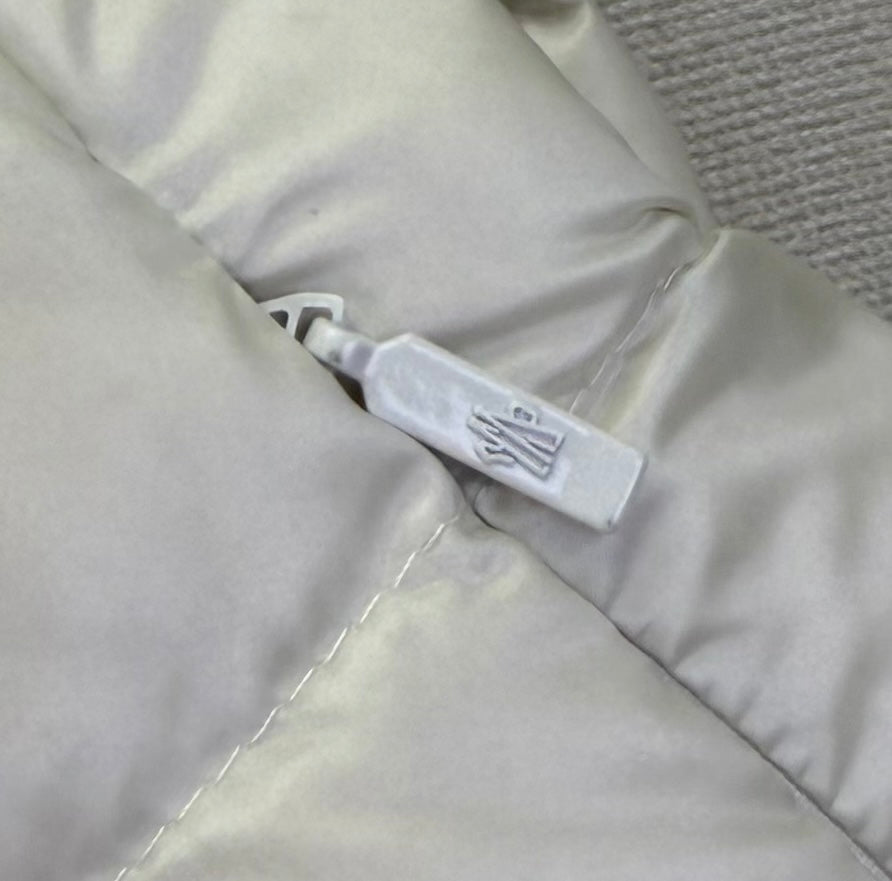 MONCLER 25S JACKET IN WHITE 048