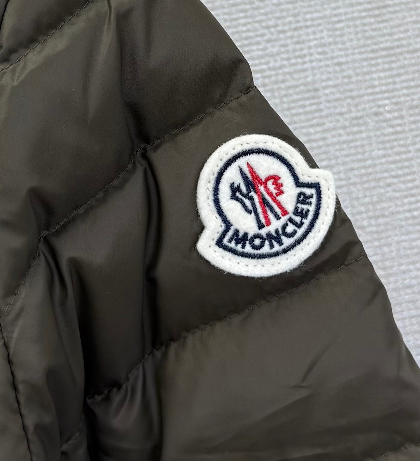 MONCLER 25S JACKET IN OLIVE GREEN 047