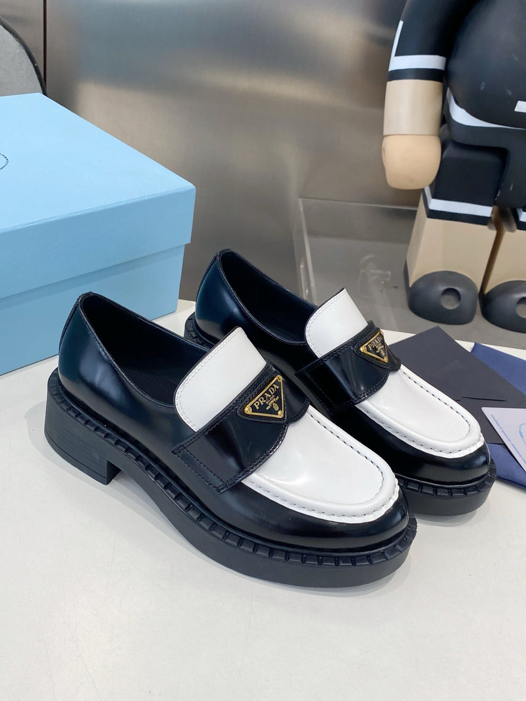 PRADA 26S LOAFERS IN BLACK AND WHITE CALFSKIN WITH LOGO