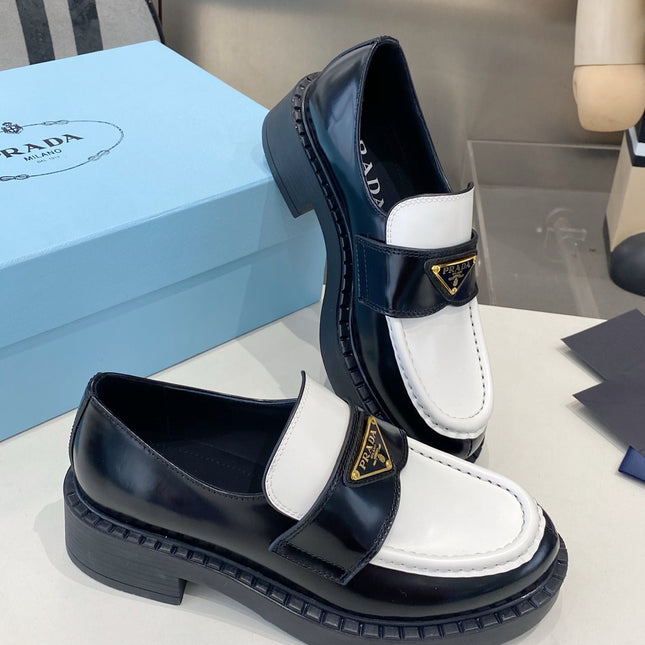 PRADA 26S LOAFERS IN BLACK AND WHITE CALFSKIN WITH LOGO