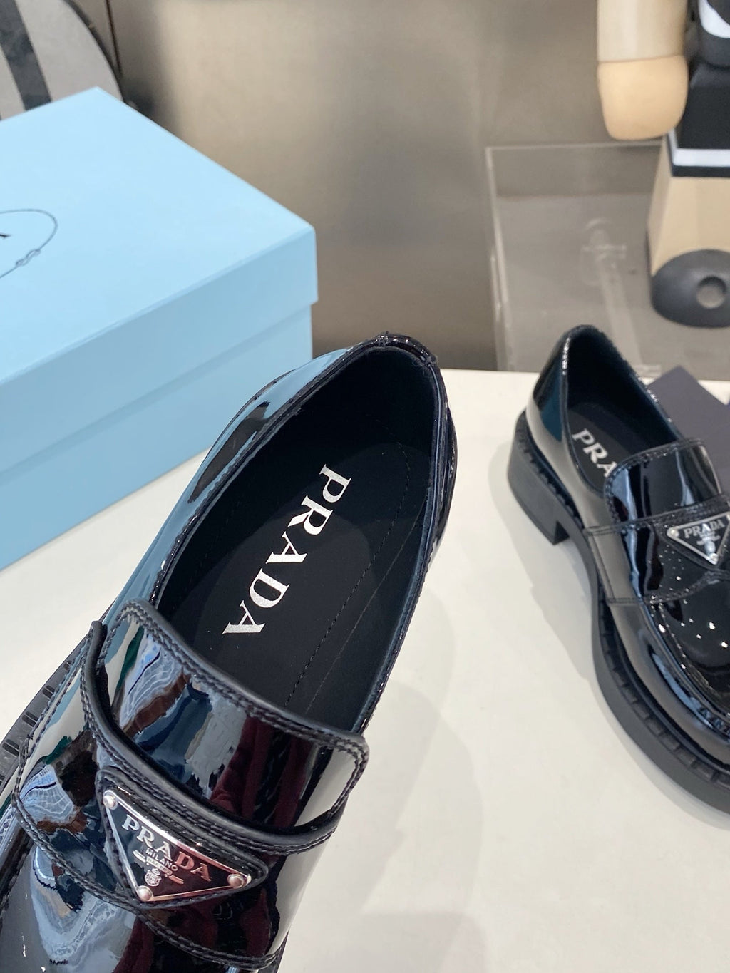 PRADA 26S LOAFERS IN BLACK PATENT CALFSKIN WITH LOGO