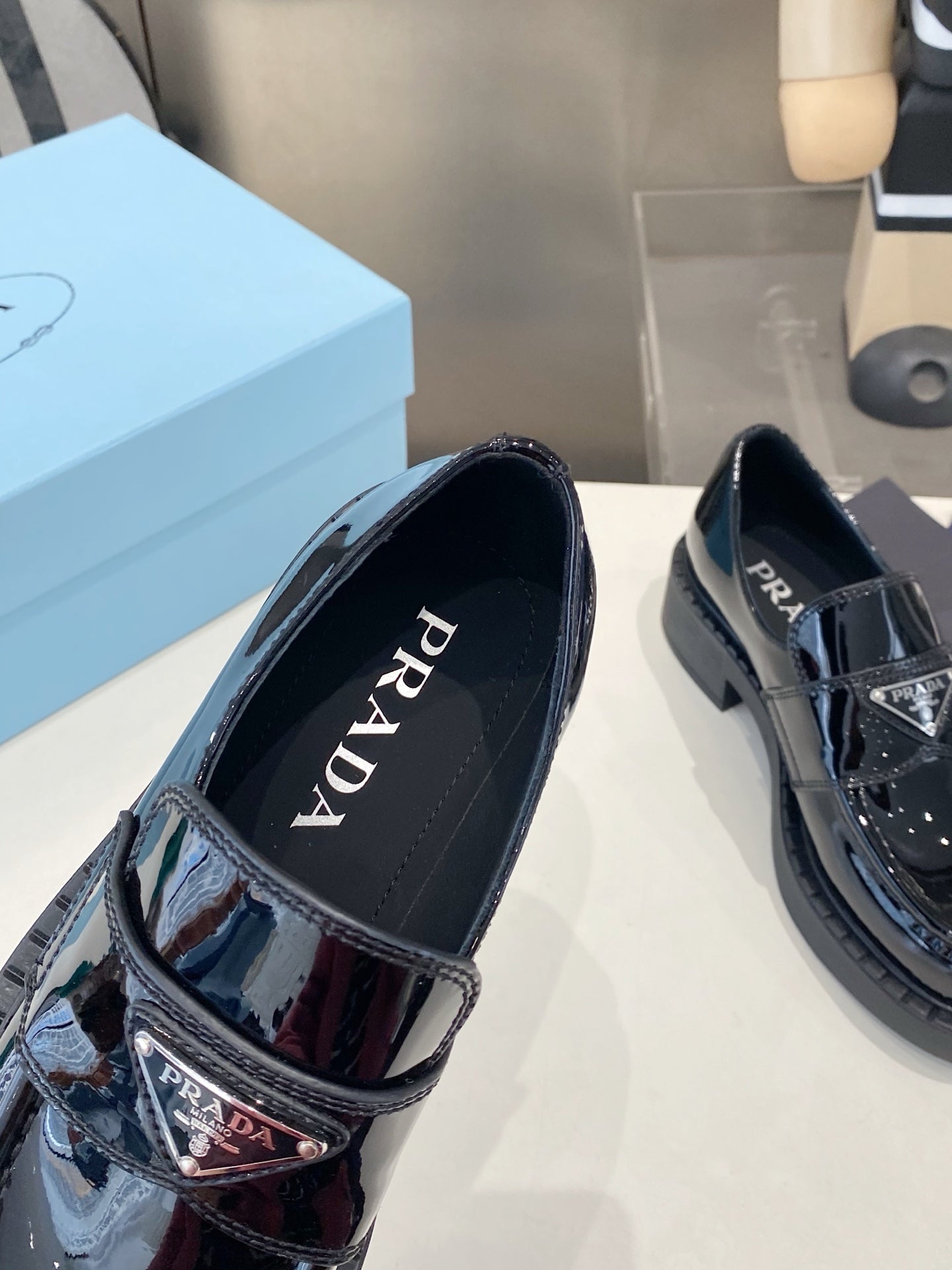 PRADA 26S LOAFERS IN BLACK PATENT CALFSKIN WITH LOGO