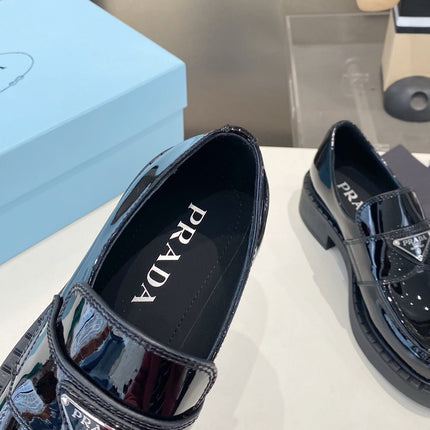 PRADA 26S LOAFERS IN BLACK PATENT CALFSKIN WITH LOGO