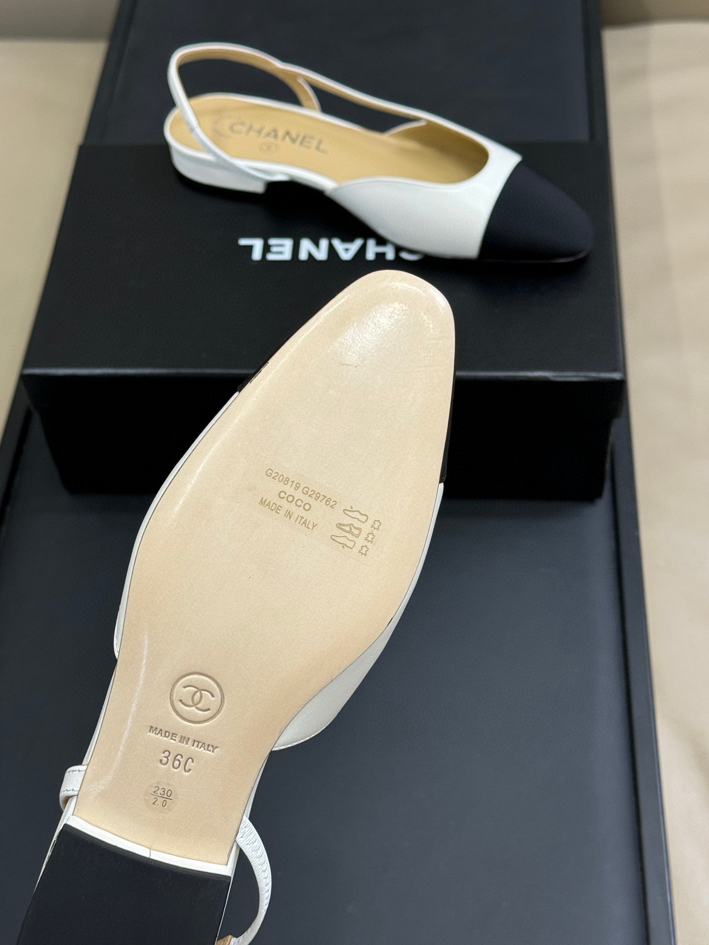 CC SLINGBACK 25S IN WHITE LAMBSKIN MIX BLACK FABRIC
