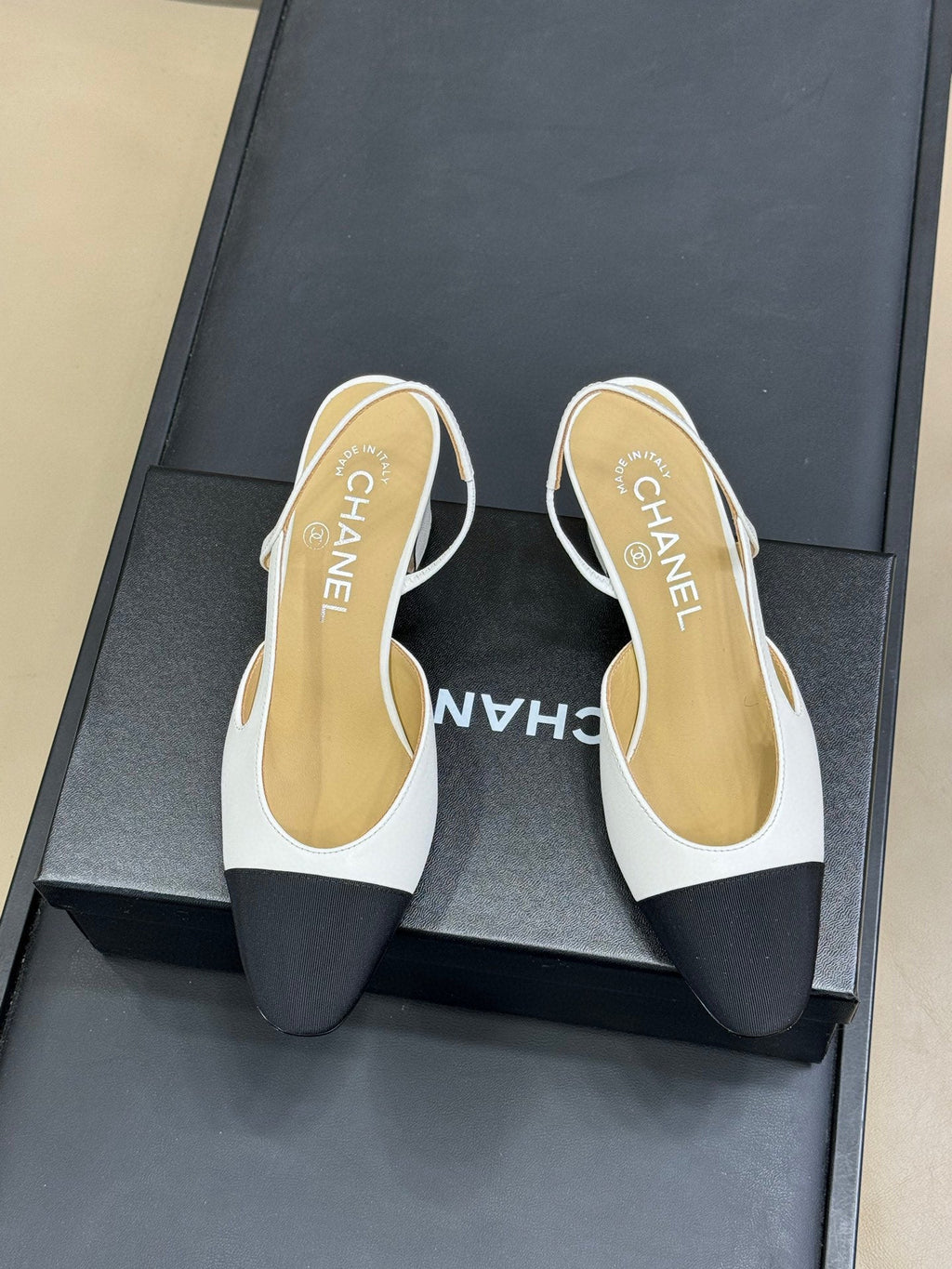 CC SLINGBACK 25S IN WHITE LAMBSKIN MIX BLACK FABRIC