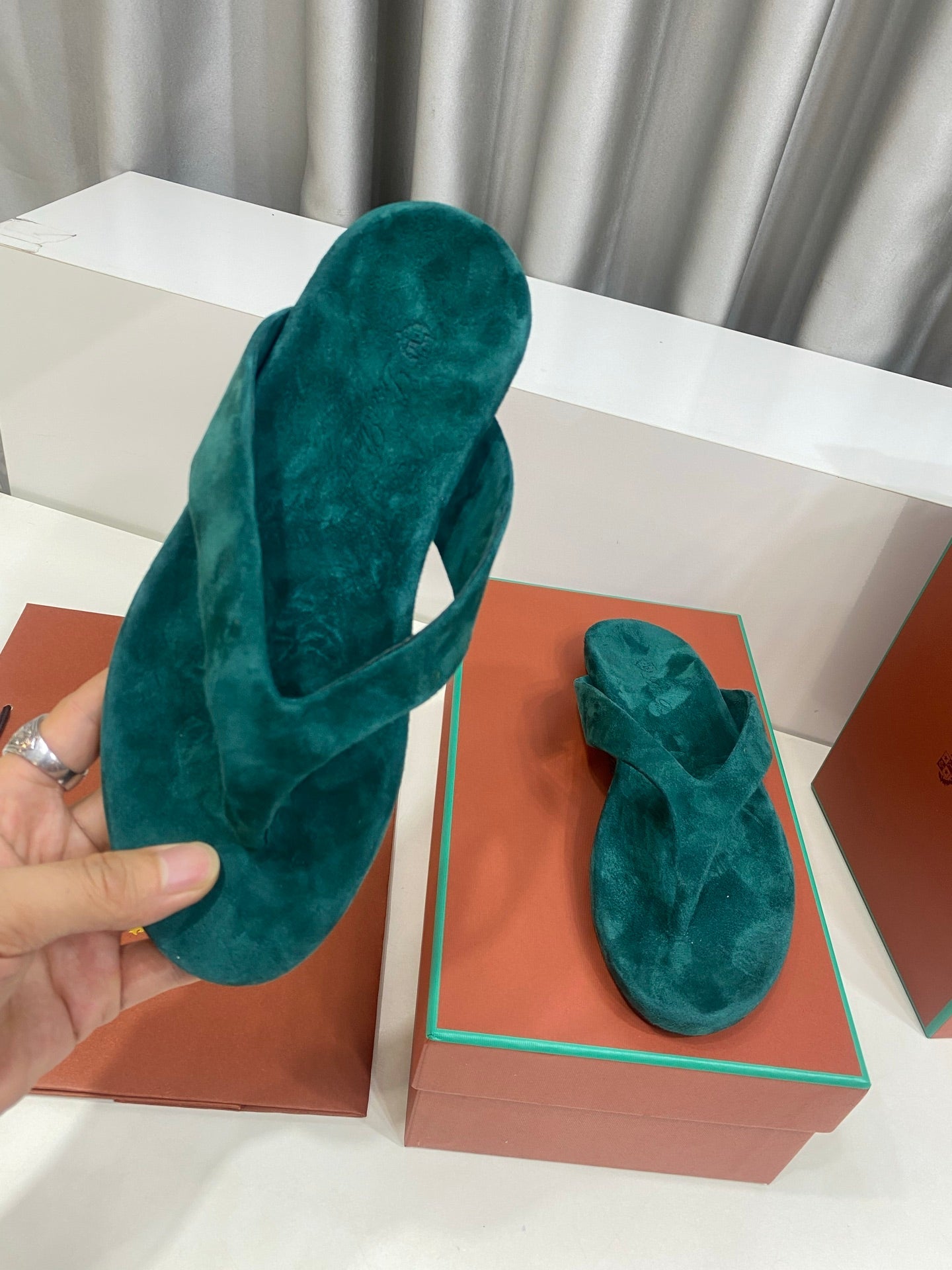 LP 26S THONG SANDALS IN DEEP TEAL GREEN SUEDE