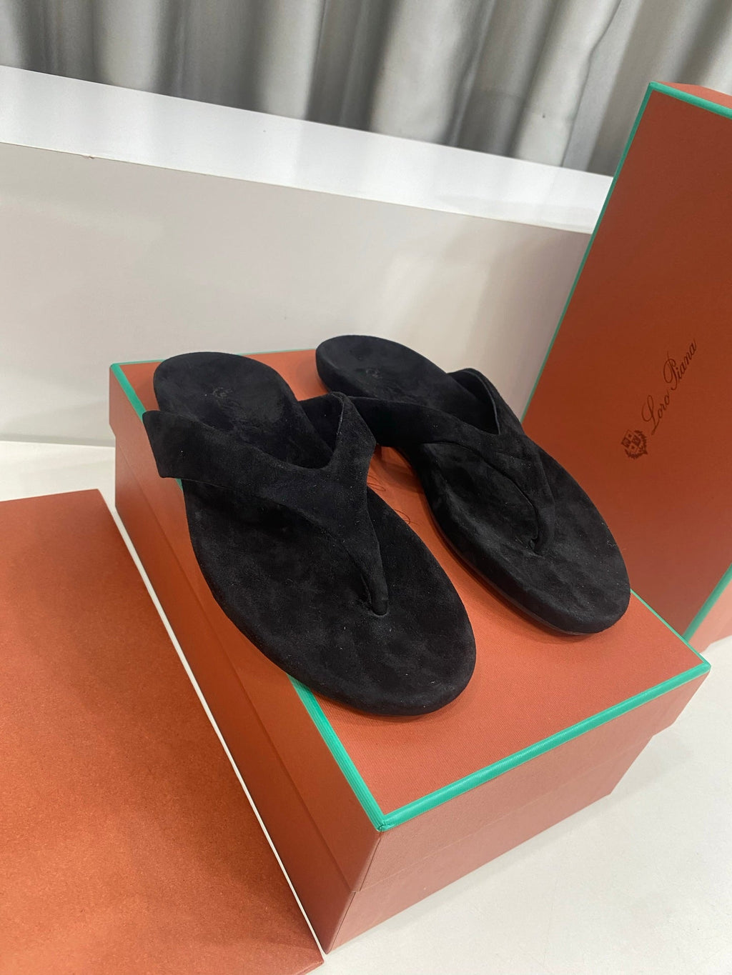 LP 26S THONG SANDALS IN BLACK SUEDE
