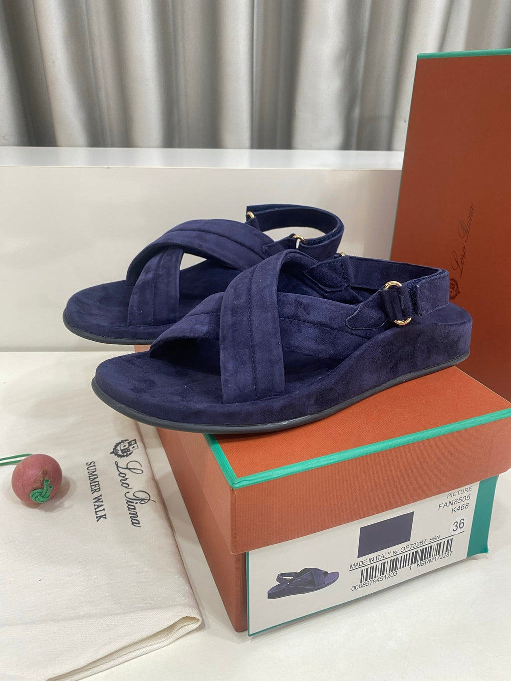 LP 26S CROSS-STRAP SANDALS IN NAVY BLUE SUEDE