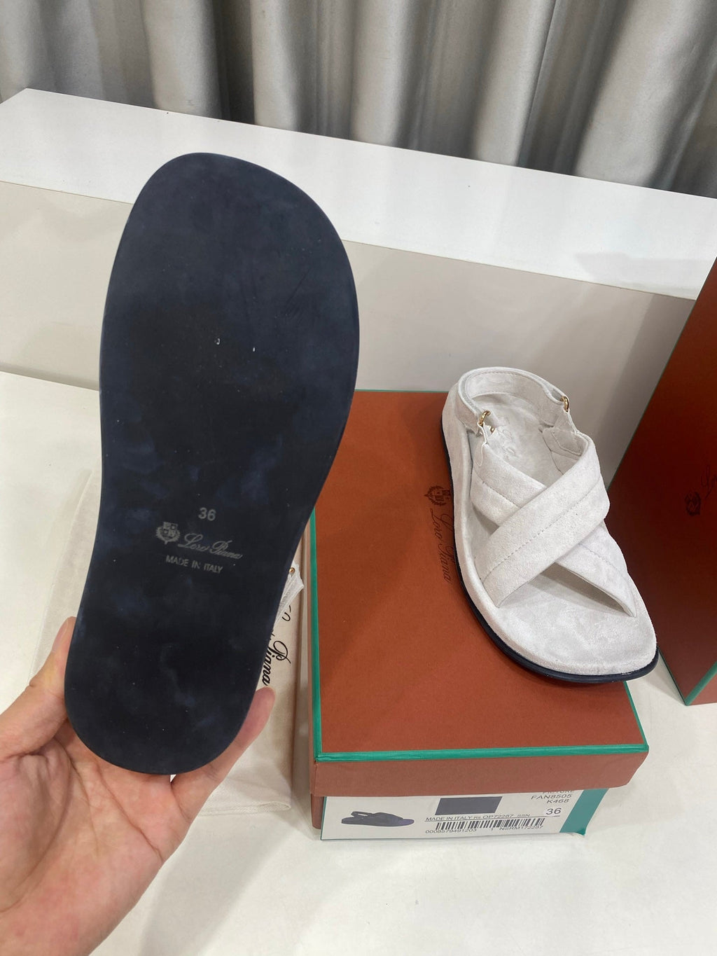 LP 26S CROSS-STRAP SANDALS IN OFF WHITE SUEDE