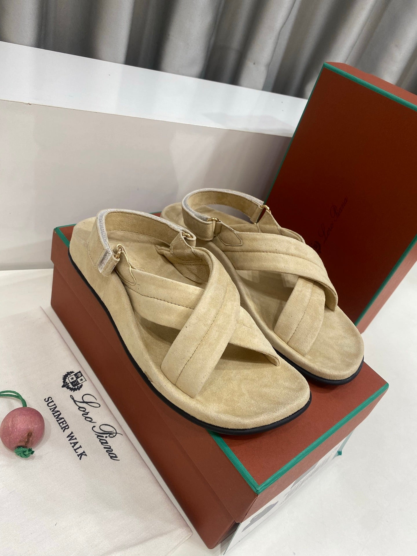 LP 26S CROSS-STRAP SANDALS IN BEIGE SUEDE