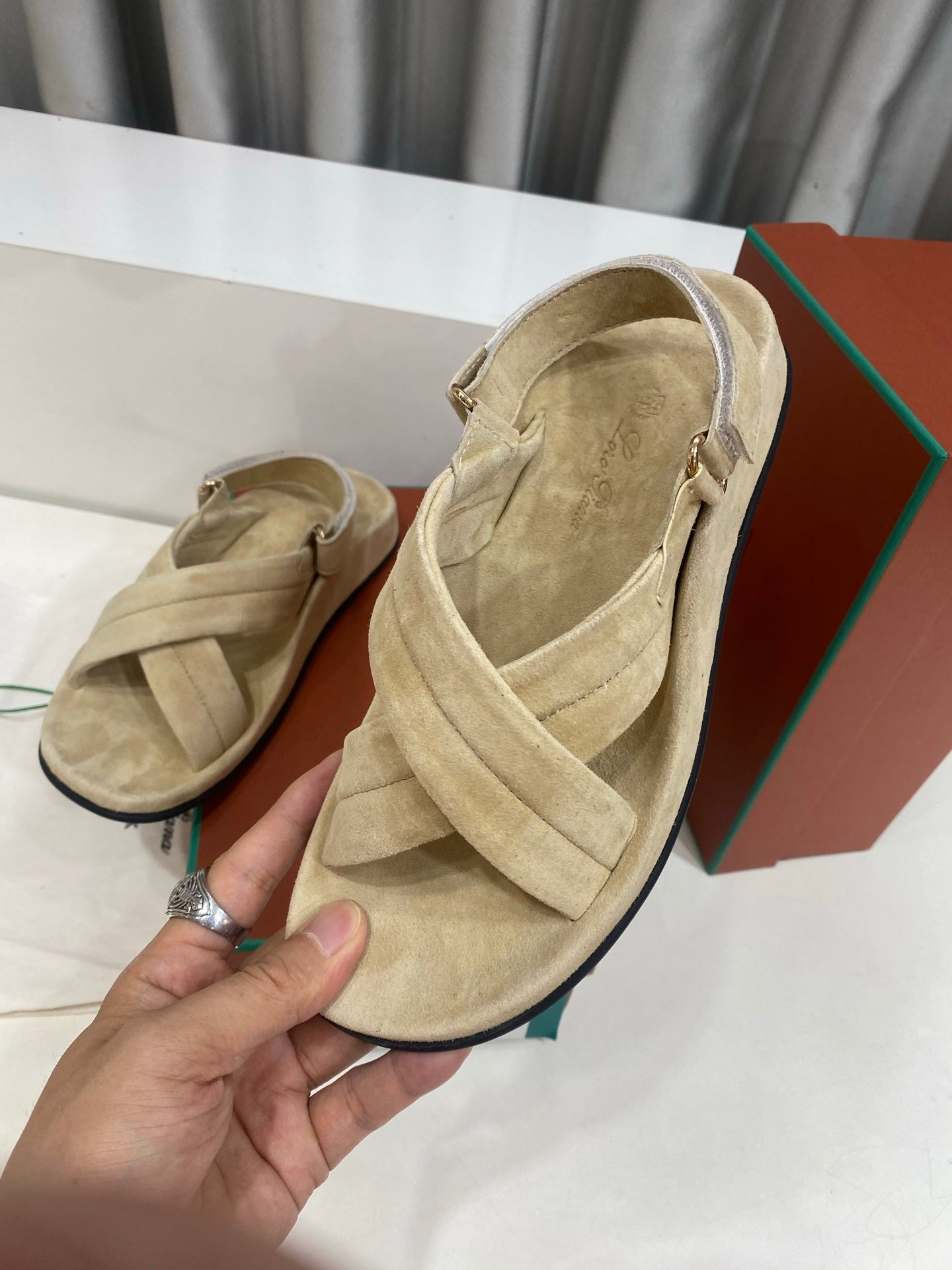 LP 26S CROSS-STRAP SANDALS IN BEIGE SUEDE