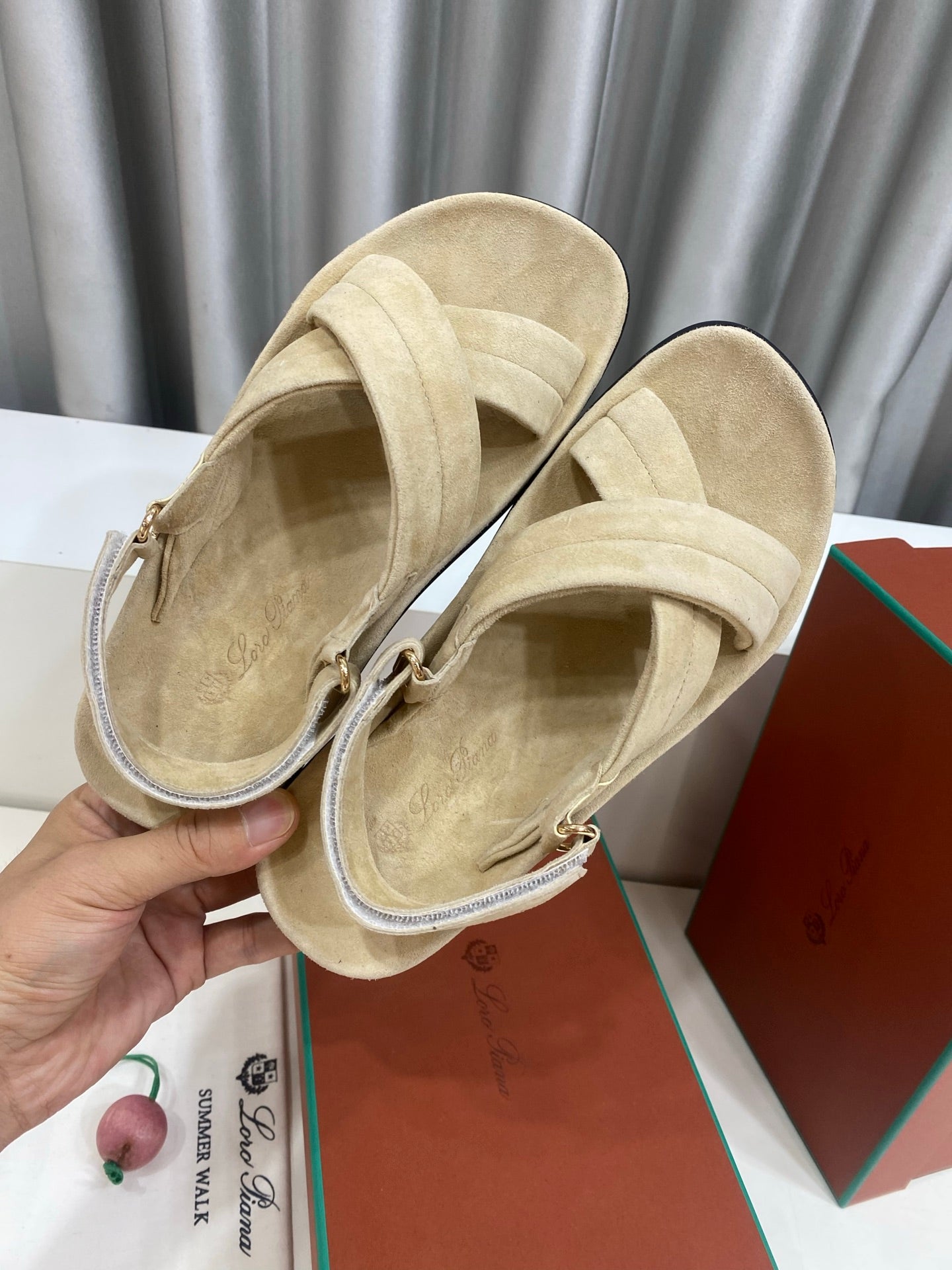 LP 26S CROSS-STRAP SANDALS IN BEIGE SUEDE
