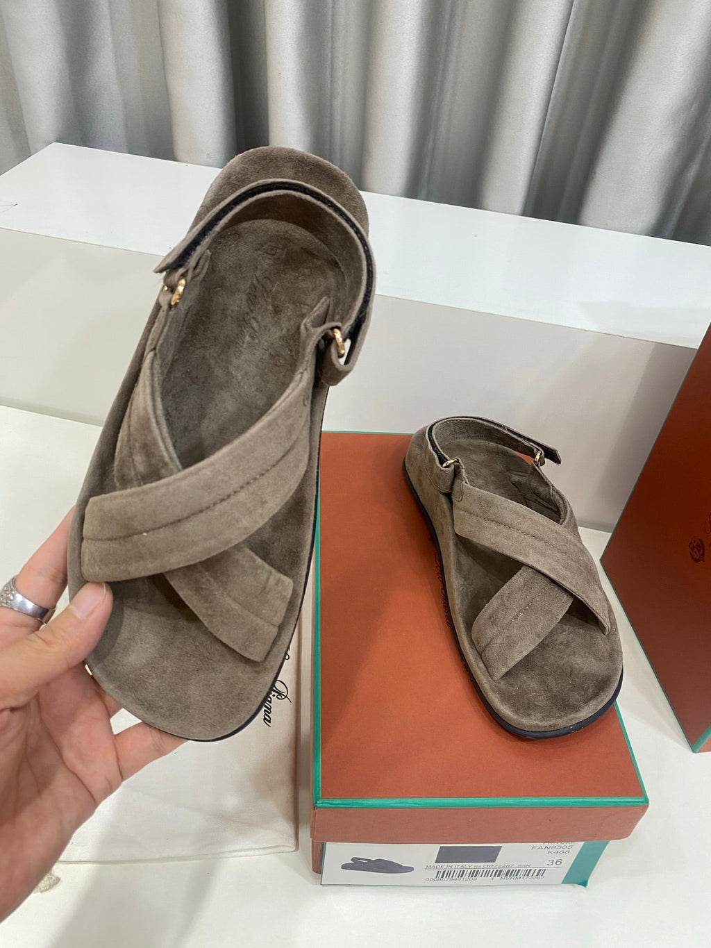 LP 26S CROSS-STRAP SANDALS IN GRAY BROWN SUEDE