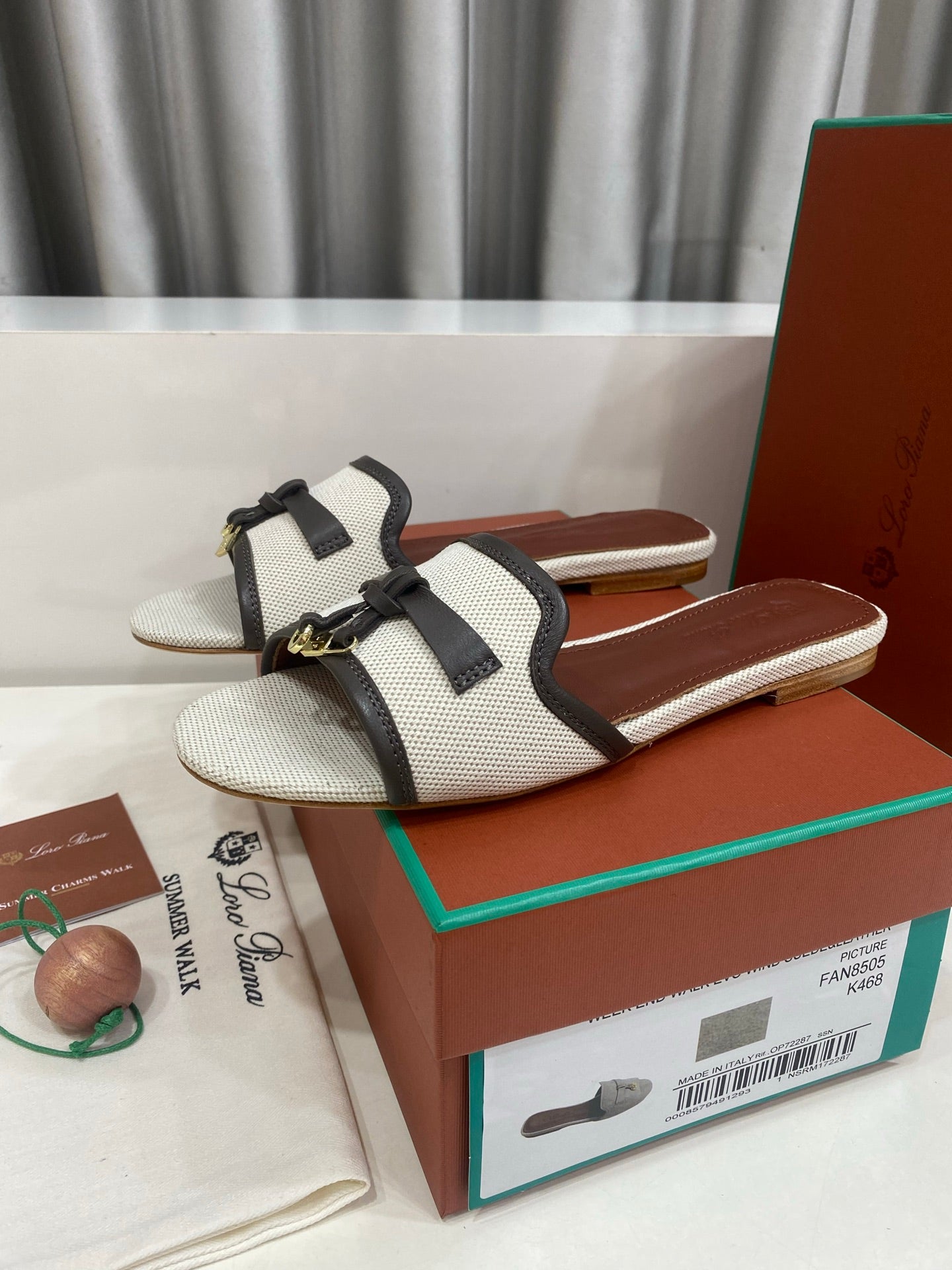 LP 26S SLIDES IN OFF-WHITE CANVAS AND DARK BROWN CALFSKIN