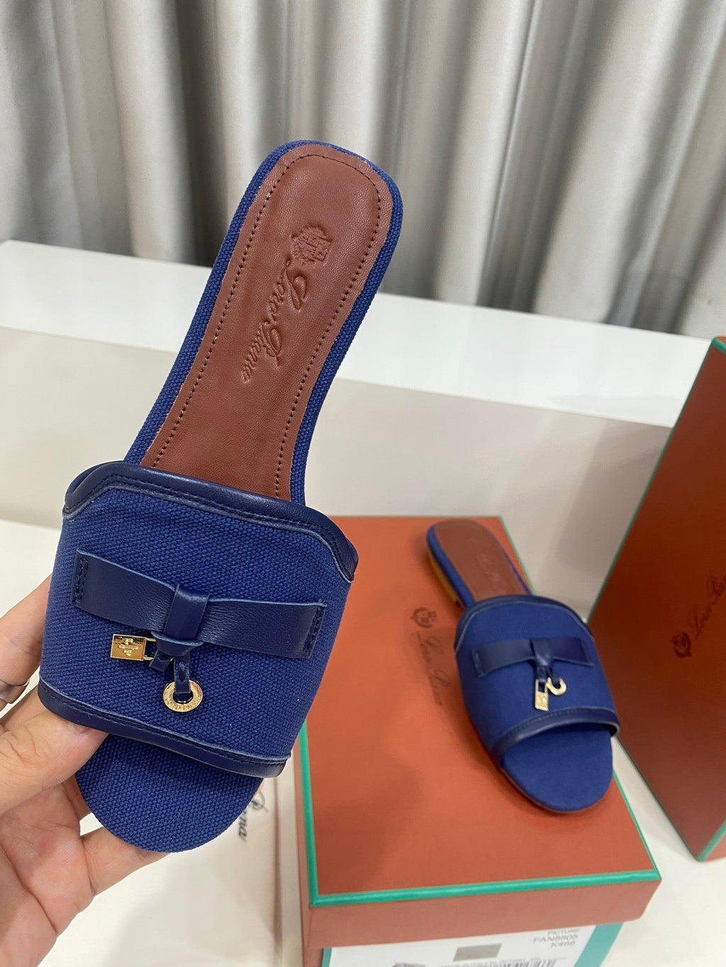 LP 26S SLIDES IN NAVY BLUE CANVAS AND CALFSKIN