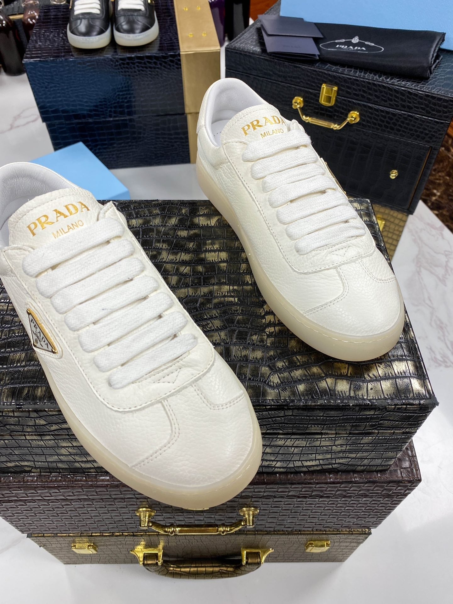 PRA LANE SNEAKER WHITE CALFSKIN