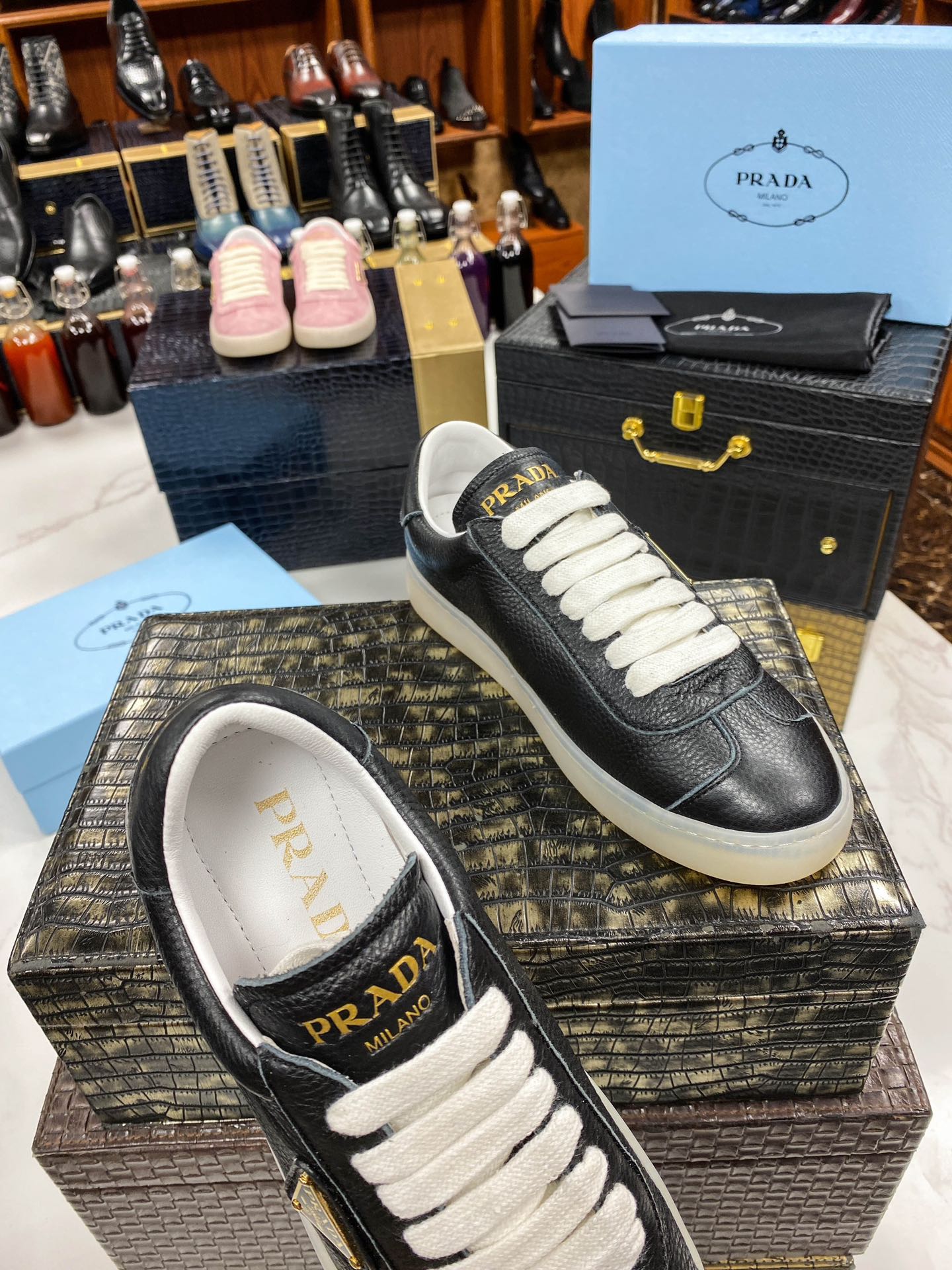 PRA LANE SNEAKER BLACK CALFSKIN