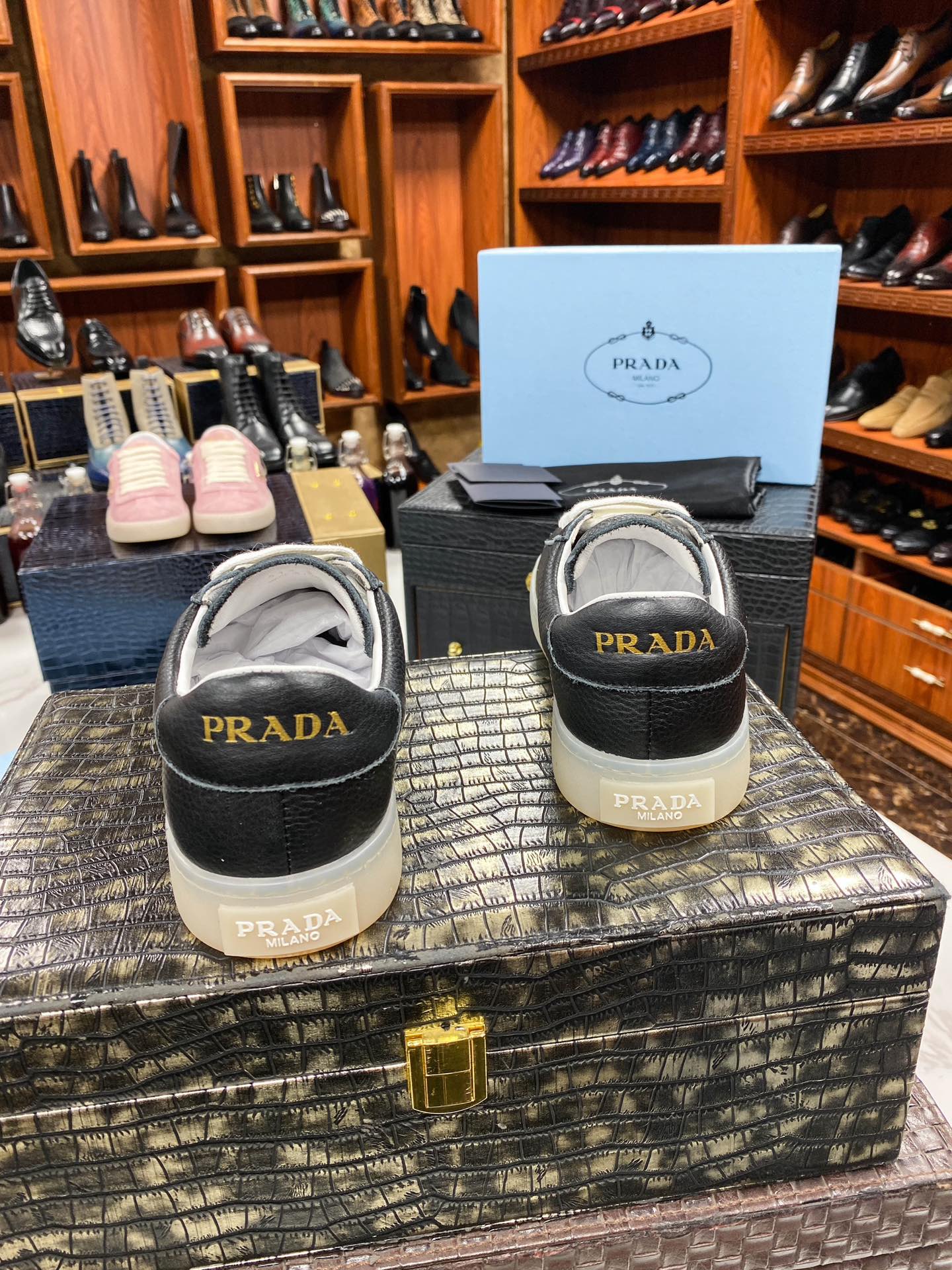 PRA LANE SNEAKER BLACK CALFSKIN