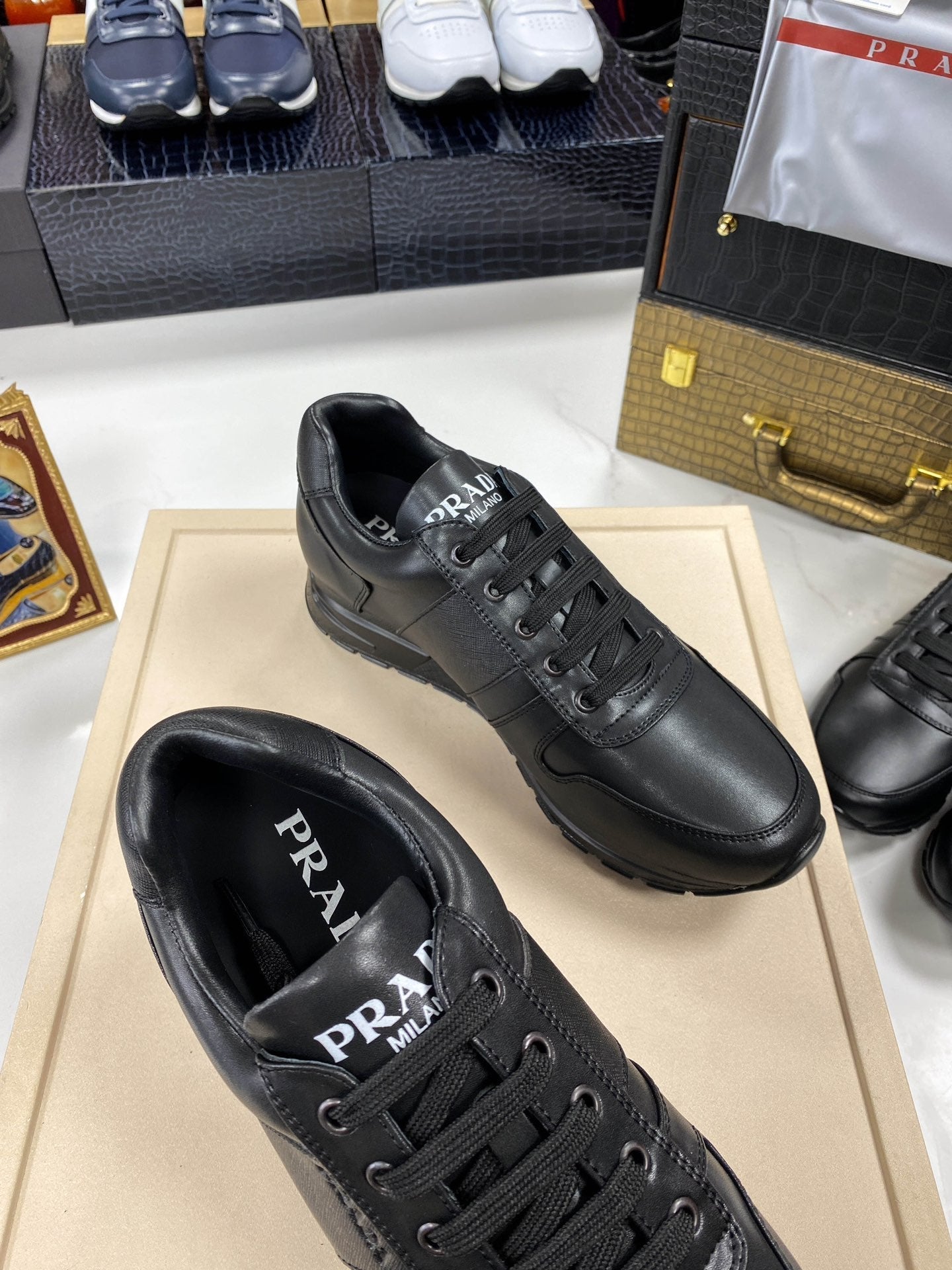 PRA SNEAKER IN BLACK CALFSKIN